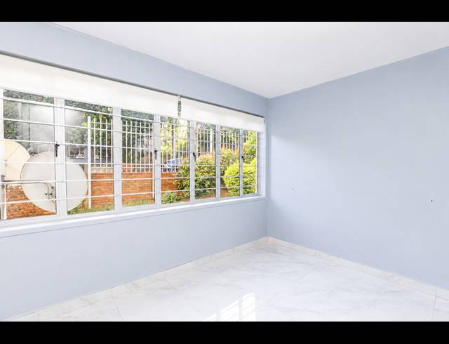 2.5 BEDROOM APARTMENT FOR SALE IN ESSENWOOD